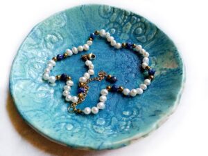 Naszyjnik Madame Pearl z perłami i lapis lazuli